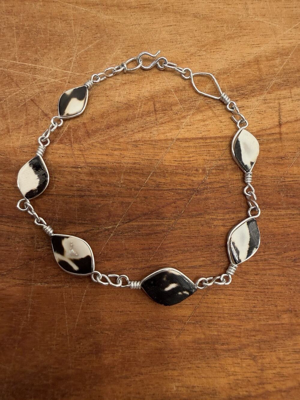 Artisan Natural Shell Bracelet Black Cream Silver Tone Wire Wrapped Boho 8”